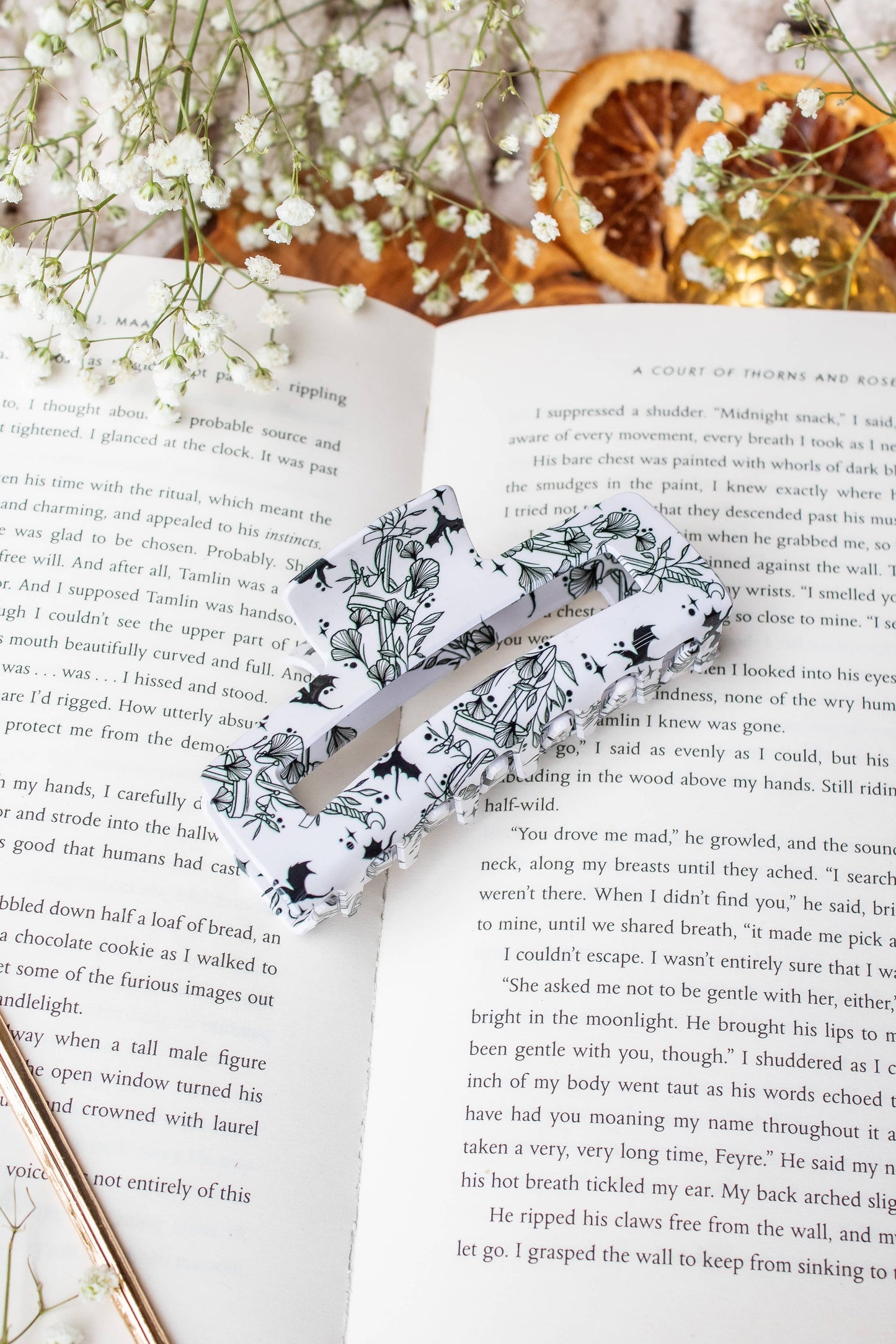 Bookish Hair Claw Clip for Lovers - Ivory Swords