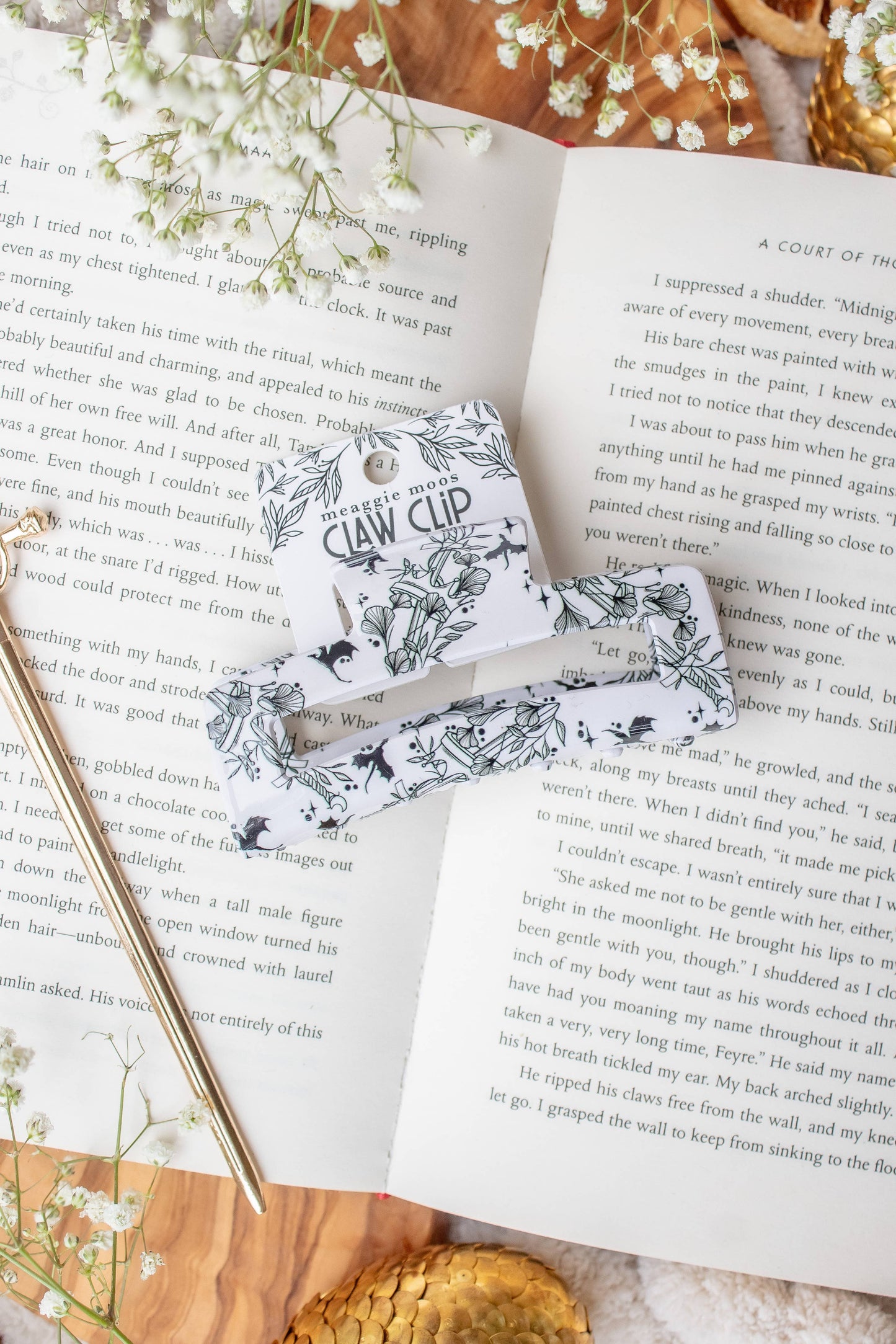 Bookish Hair Claw Clip for Lovers - Ivory Swords