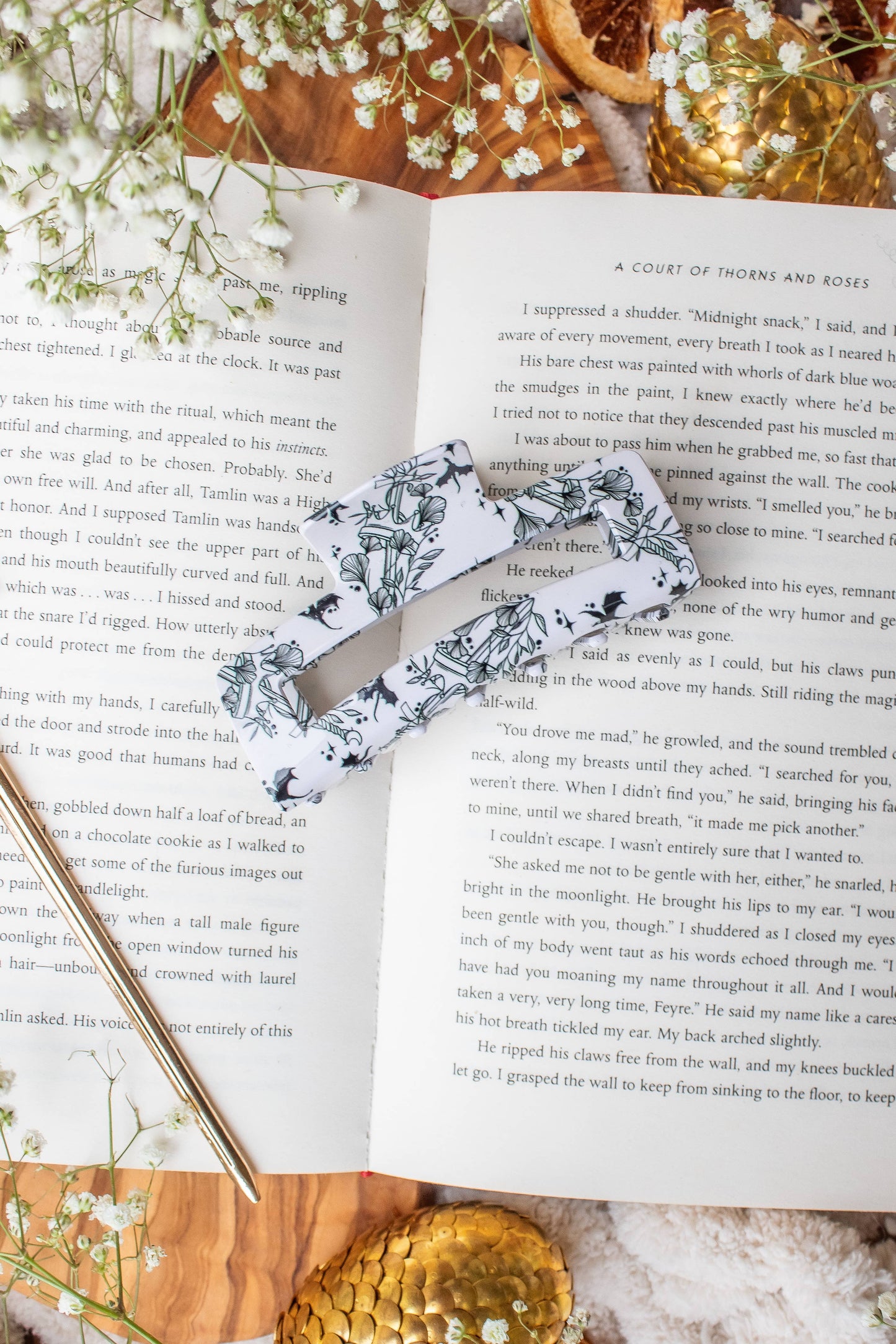 Bookish Hair Claw Clip for Lovers - Ivory Swords