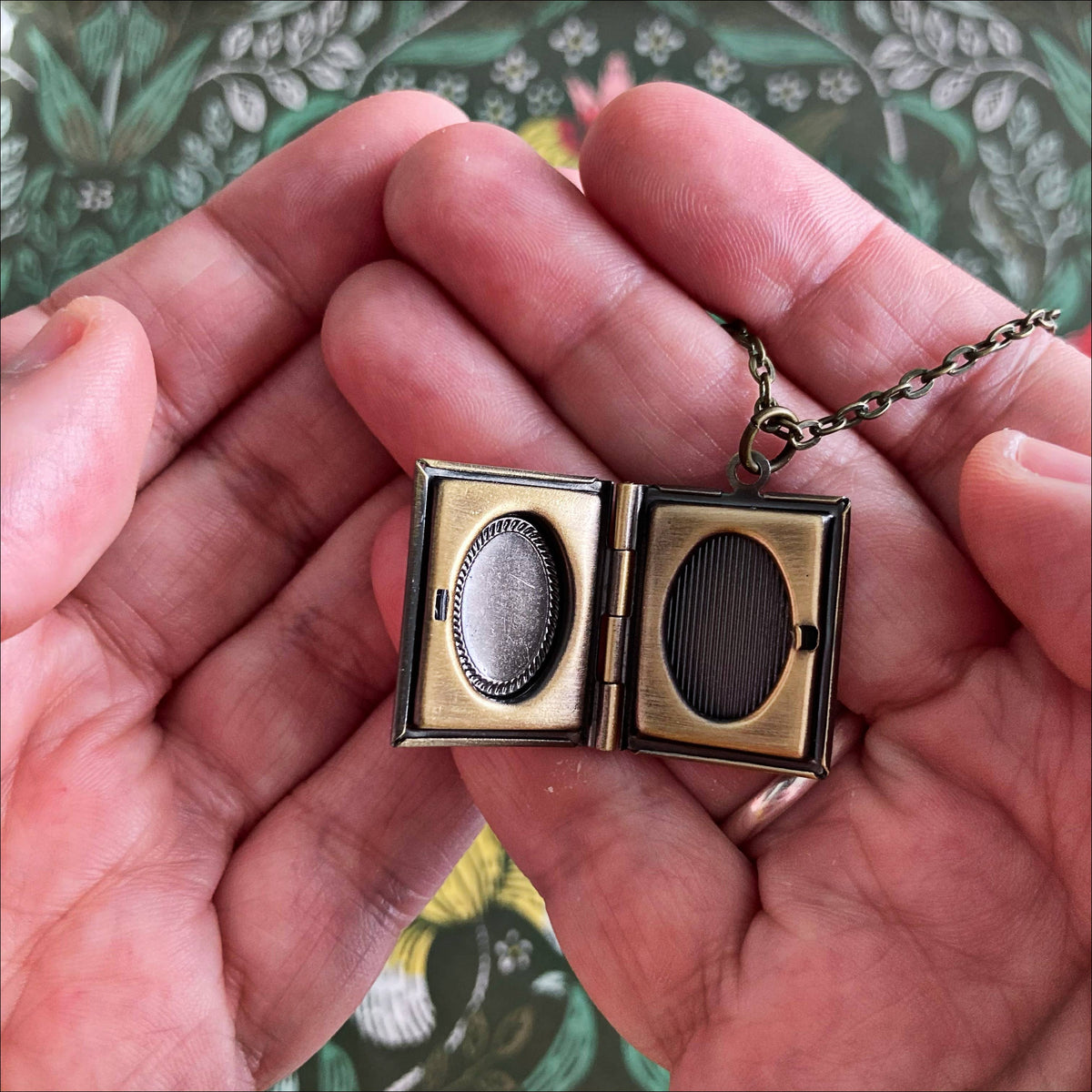 Book Locket Necklace - Percy Jackson - The Lightning Thief
