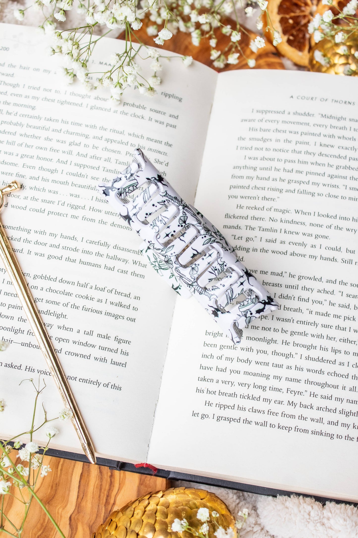Bookish Hair Claw Clip for Lovers - Ivory Swords